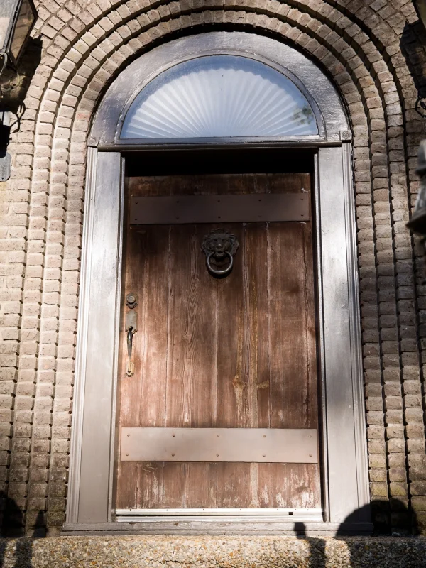 rounded front door of Louisiana Castle